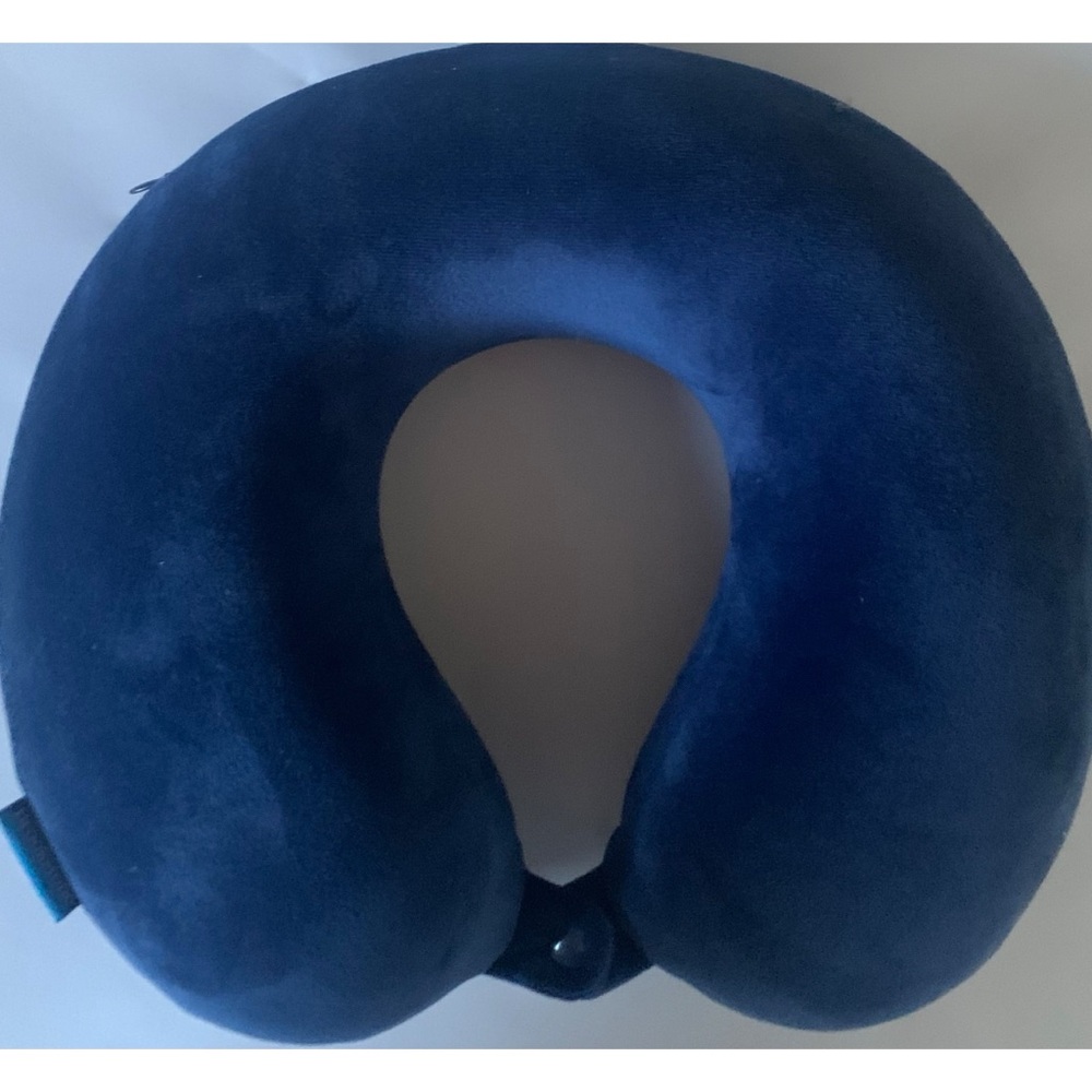 Brookstone travel pillow